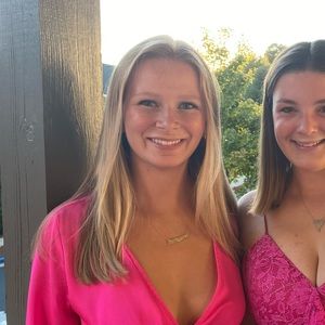 Meet your Posher, Caroline